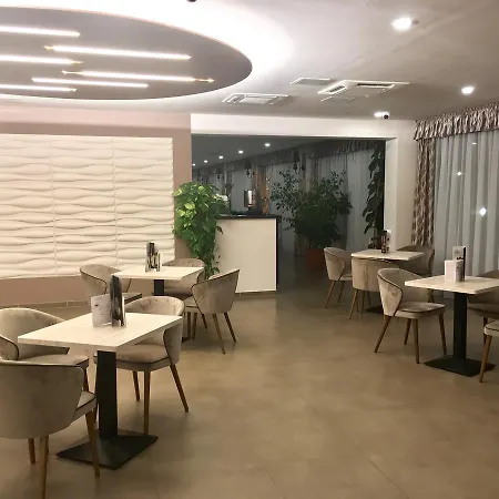 Garden Medical & 4* ديبريتْسين