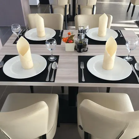 Garden Medical & 4* ديبريتْسين
