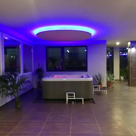 Garden Medical & 4* ديبريتْسين