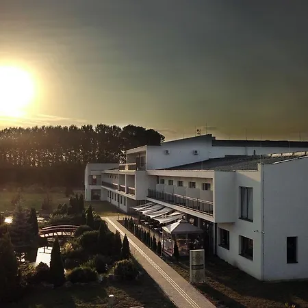 Garden Medical & 4* ديبريتْسين
